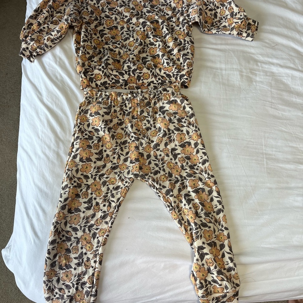 Jessica Simpson Floral Patterned Set